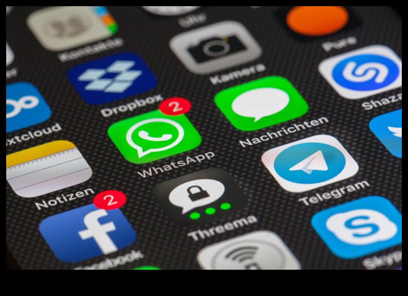 Gadgets στο Van Life Πώς η σύγχρονη τεχνολογία μεταμορφώνει τον τρόπο που ζούμε στο δρόμο 2 Trailblazing Technologies: The Role of Gadgets in Modern Van Life