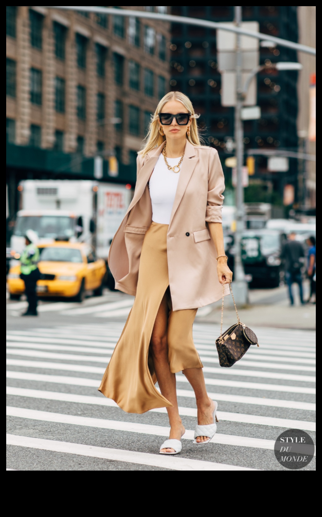 Street Chic φόρεμα για να εντυπωσιάσεις με casual urban outfits 4 Street Chic: Urban casual outfits για ένα μοντέρνο πλεονέκτημα