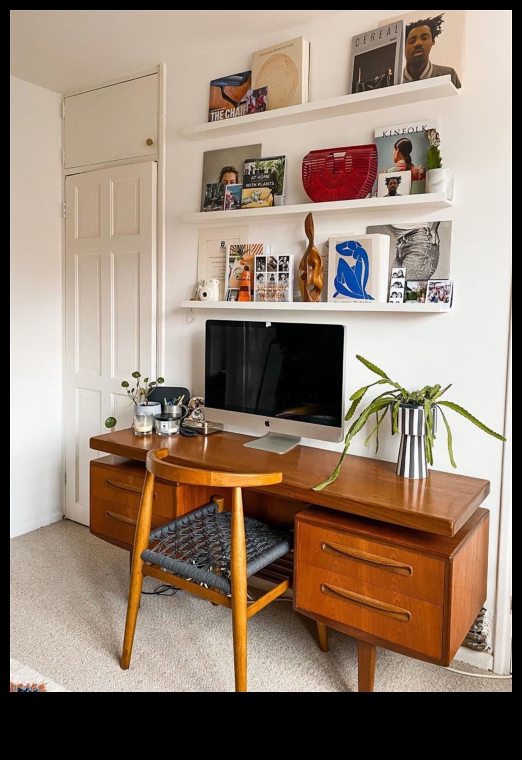 Μοντέρνα διακόσμηση γραφείου στα μέσα του αιώνα Ένα διαχρονικό κλασικό 3 Πώς μπορώ να ενσωματώσω μοντέρνα στοιχεία Mid-Century στη διακόσμηση του γραφείου μου;