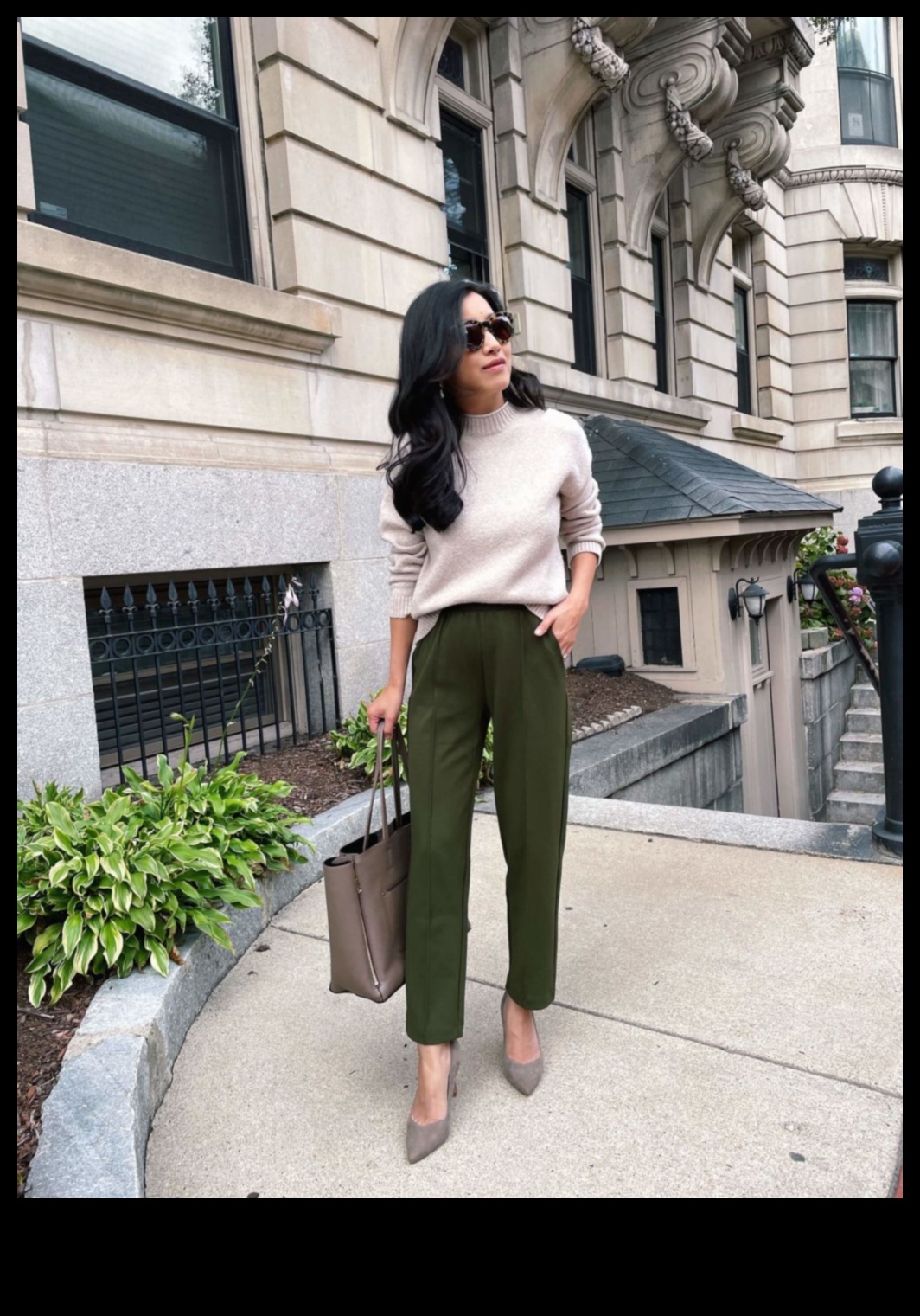 Φόρεμα για να εντυπωσιάσει την καθημερινή κομψότητα για τη μοντέρνα γυναίκα 2 Casual Elegance: Κλασικά ρούχα για αβίαστη γοητεία